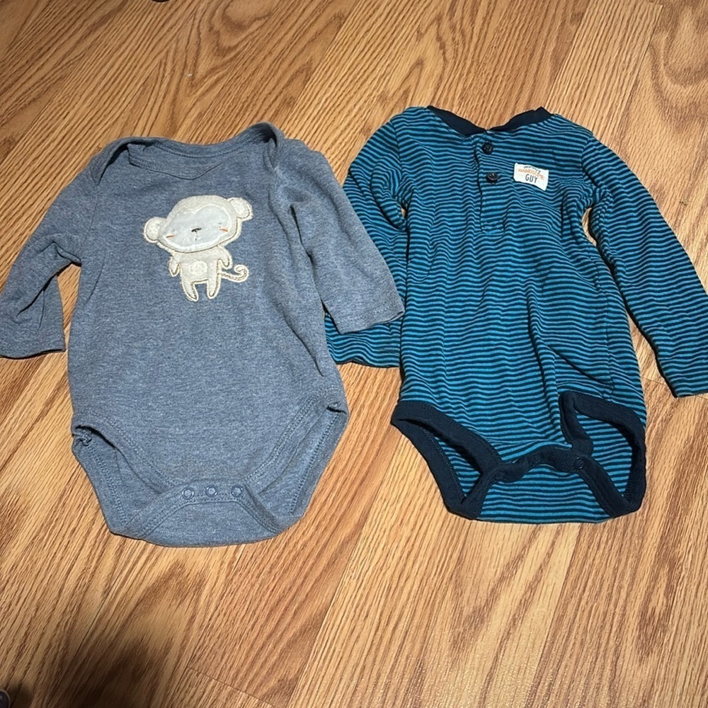 Set of 2 long sleeve onesies- 6-9M & 6-12M cute monkey and mommy’s handsome guy